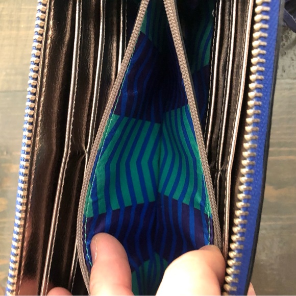 Beautiful laddies clutch wallet. - Picture 3 of 4